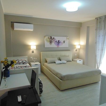 Attico Del Sole Bed & Breakfast Rometta Marea Bagian luar foto