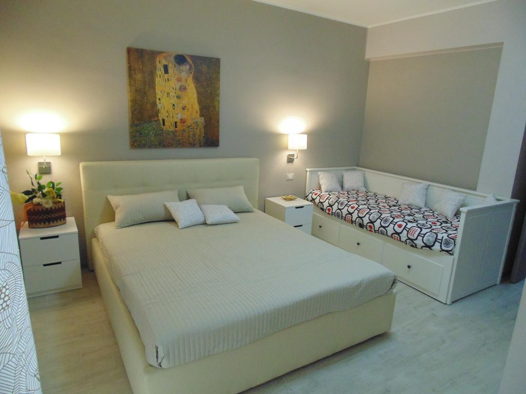 Attico Del Sole Bed & Breakfast Rometta Marea Bagian luar foto