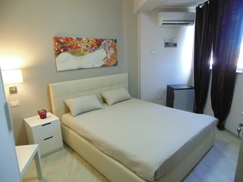Attico Del Sole Bed & Breakfast Rometta Marea Bagian luar foto