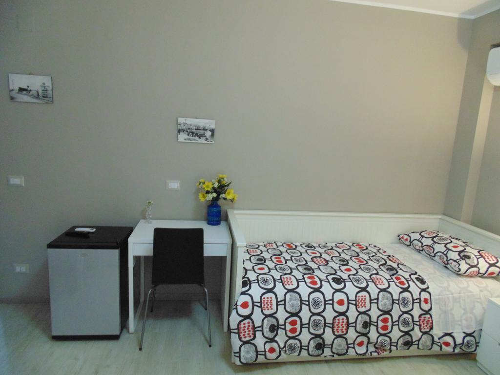 Attico Del Sole Bed & Breakfast Rometta Marea Ruang foto