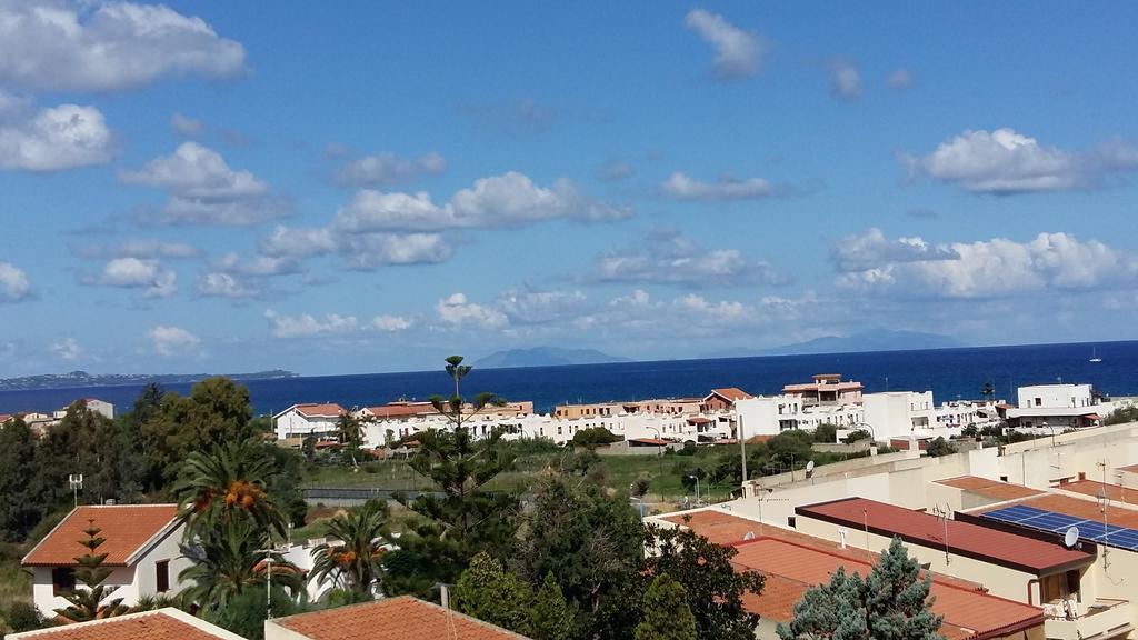 Attico Del Sole Bed & Breakfast Rometta Marea Bagian luar foto