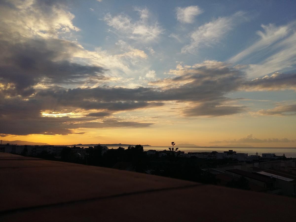 Attico Del Sole Bed & Breakfast Rometta Marea Bagian luar foto